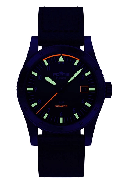 Fortis Flieger F-39 Automatik am Fliegerarmband F4220006