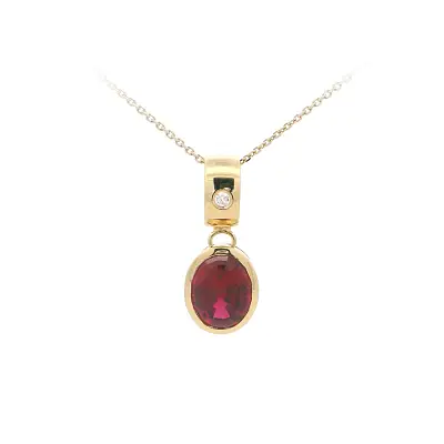 Eleganter Anhänger mit Rubin und Diamant in glatter Goldfassung