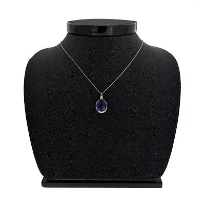 Goldanhänger mit ovalem Amethyst