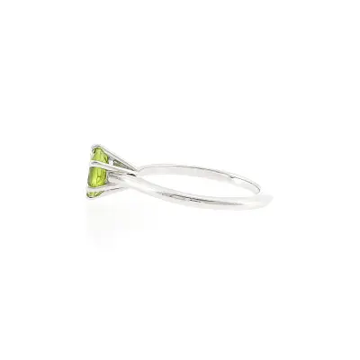 Ring aus 18 kt Weißgold mit Peridot 1,40 ct