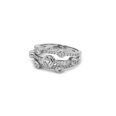 Goldring mit Diamanten