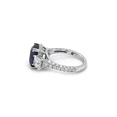 Goldring mit Saphir und Diamanten