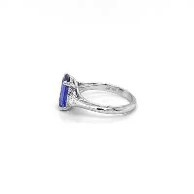Goldring mit Tansanit und Diamanten