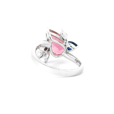 Eleganter Schmuck mit rosa Turmalin, Saphiren und funkelnden Diamanten