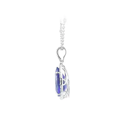 Elegante Kombination aus Tansanit und Diamanten in einzigartigem Design