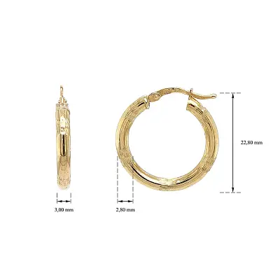 Goldene Creolen mit feinem Muster