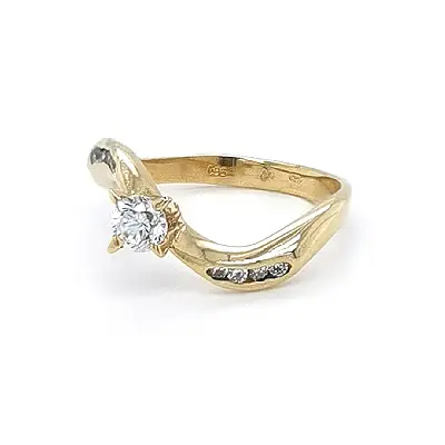 Gold Verlobungsring mit Zirkonen