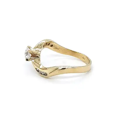 Gold Verlobungsring mit Zirkonen