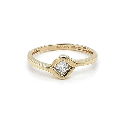 Gold Verlobungsring mit Zirkon