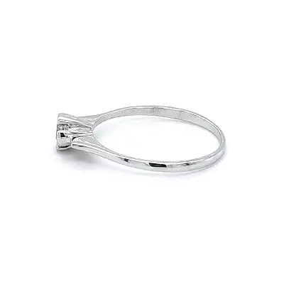 Verlobungsring mit Zirkon aus Weißgold