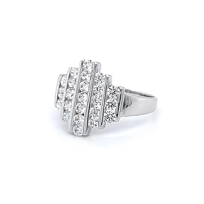 Ring mit Zirkonen aus Weißgold