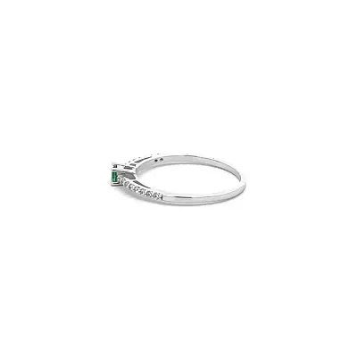 Goldring mit grünem Stein