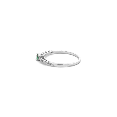 Goldring mit grünem Stein