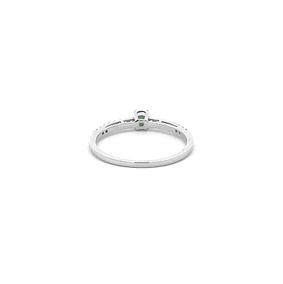 Goldring mit grünem Stein