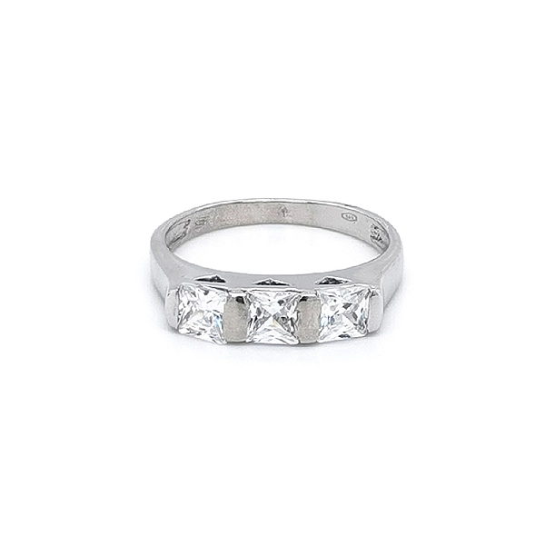 Ring mit Zirkonen aus Weißgold