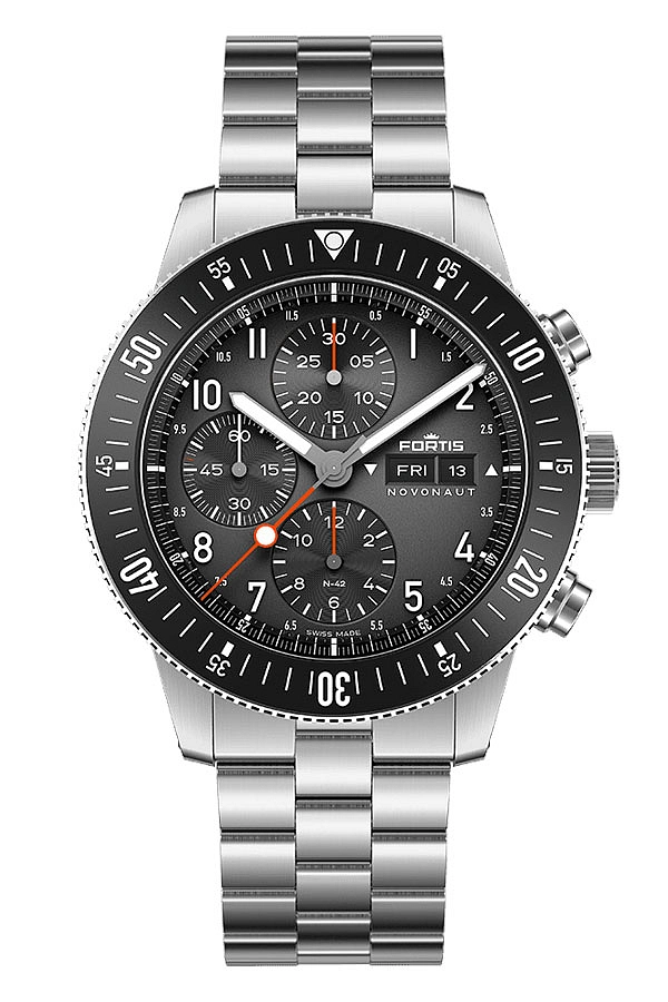 Fortis Novonaut N-42 Legacy Edition auf Block-Armband F2040008