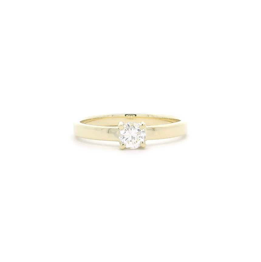 Goldener Verlobungsring mit Diamant