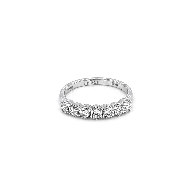 Goldring mit Diamanten