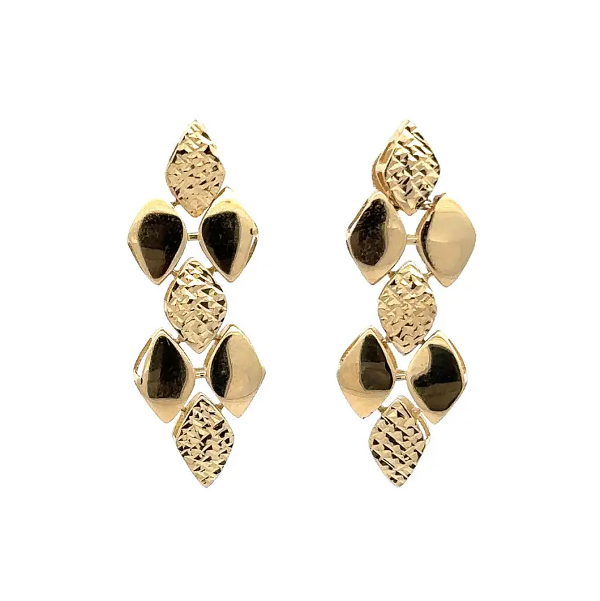 Goldfarbene Ohrringe mit Anhänger