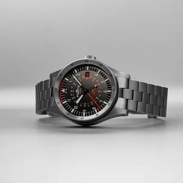Fortis Flieger F-43 Dreifach-GMT F4260000