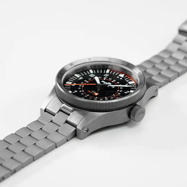 Fortis Flieger F-43 Dreifach-GMT F4260000