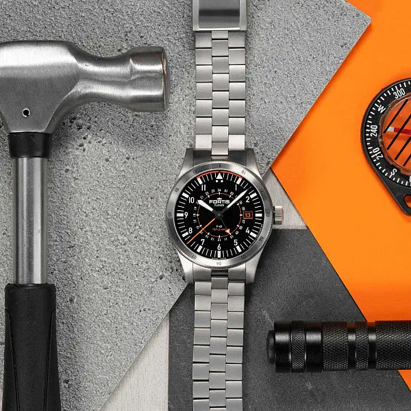 Fortis Flieger F-43 Dreifach-GMT F4260000