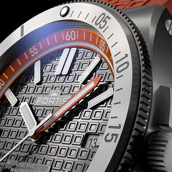 Fortis Marinemaster M-44 Amber Orange auf Horizon F8120013