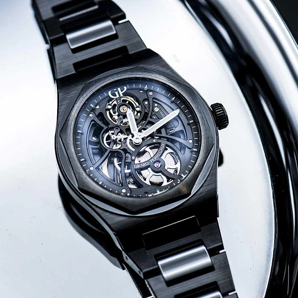 Girard-Perregaux Laureato Skelett aus Keramik 81015-32-001-32A