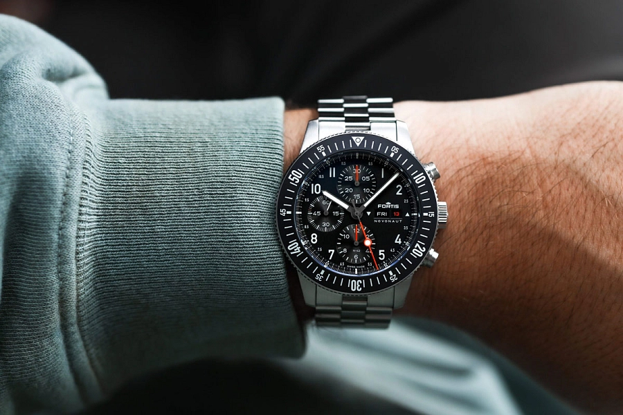 Fortis Novonaut N-42 Legacy Edition auf Block-Armband F2040008