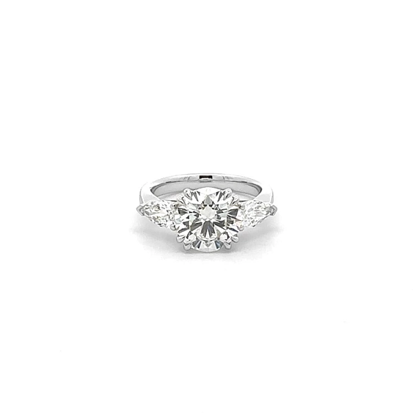 Verlobungsring aus Gold mit Diamanten