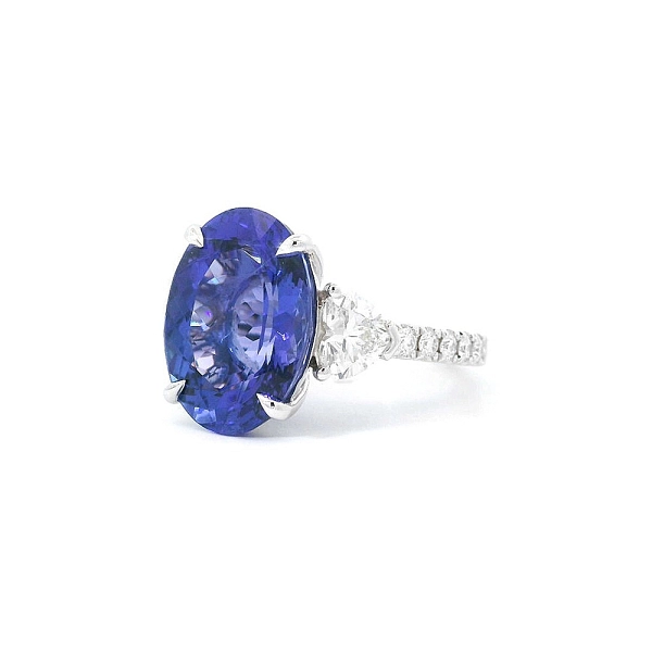 Weißgoldring mit Tansanit und Diamanten in Herzform