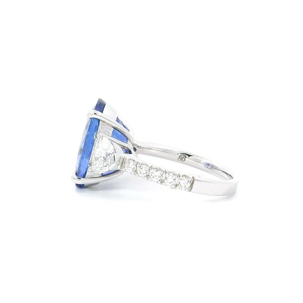 Weißgoldring mit Tansanit und Diamanten in Herzform