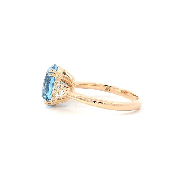 Luxuriöser Ring mit Blautopas und Diamanten aus Roségold