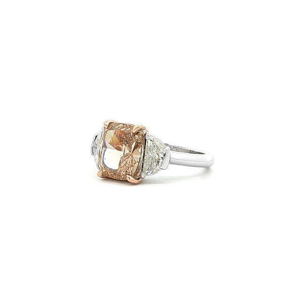 Goldring mit Fancy-Braun Cushion-Diamant und Mehrsteinfassung