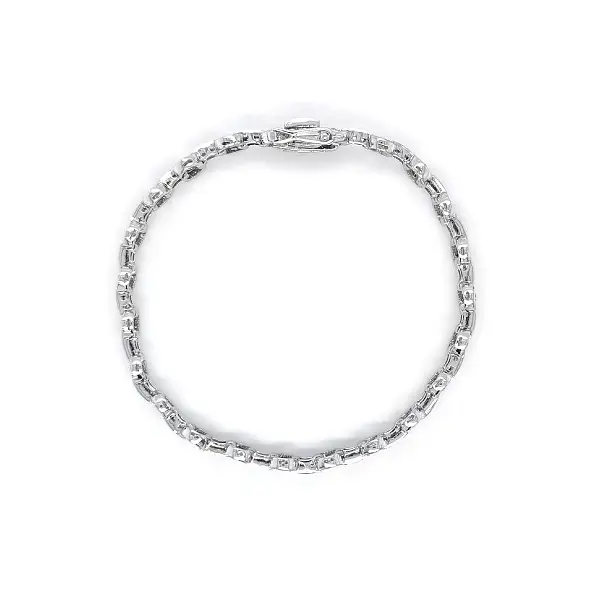 Elegantes Damenarmband aus Weißgold mit Swarovski-Kristallen