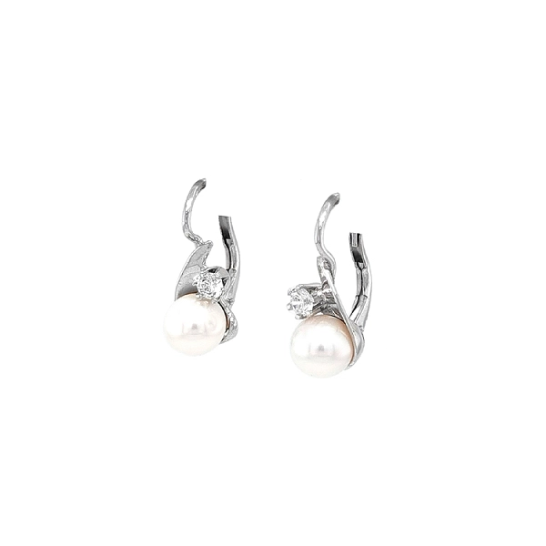 Elegante Ohrringe mit Perle und Zirkonia
