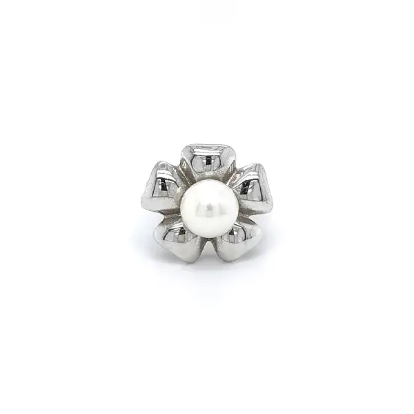 Eleganter Ring aus Weißgold mit Perle