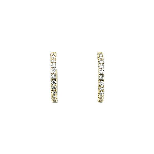 Elegante goldene Creolen mit Zirkonia