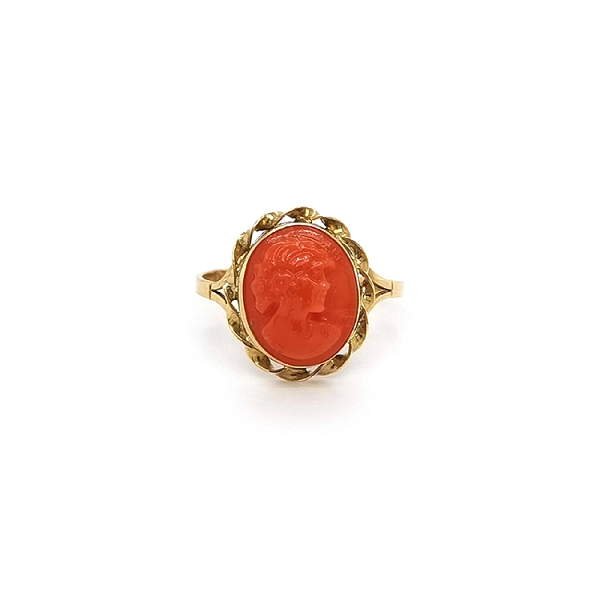 Exklusiver Goldring mit Kamee