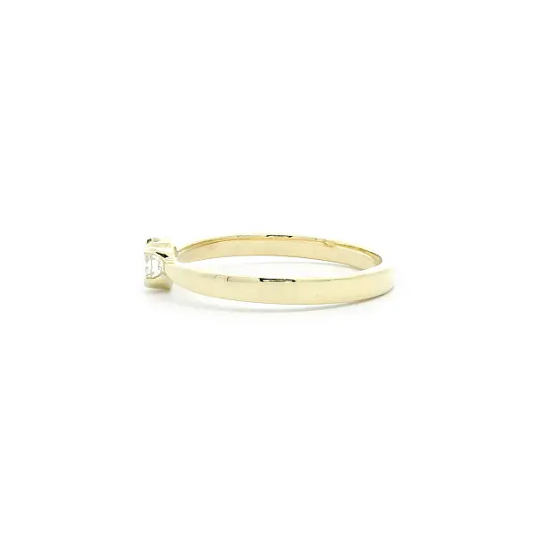 Minimalistischer Verlobungsring aus Gelbgold mit Diamant