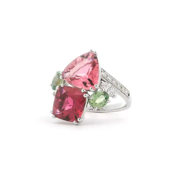 Ring aus 18kt Weißgold mit Turmalinen, Saphiren und Diamanten