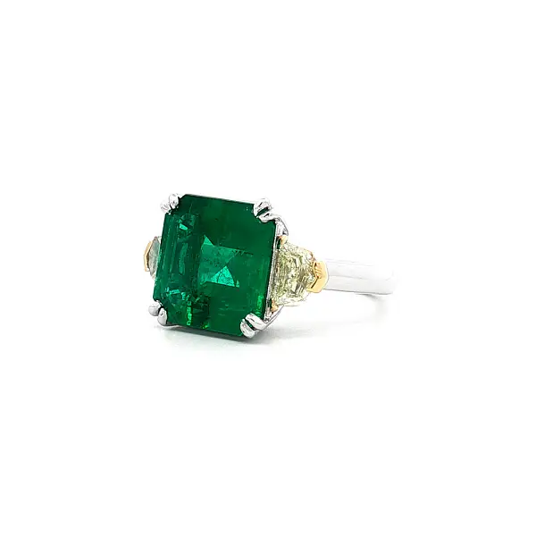 Bicolor-Goldring mit Smaragd und gelben Diamanten