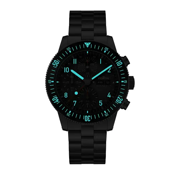 Fortis Novonaut N-42 Legacy Edition auf Block-Armband F2040008