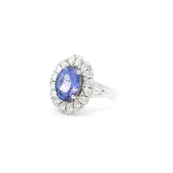 Weißgoldring mit Tansanit und Diamantkranz