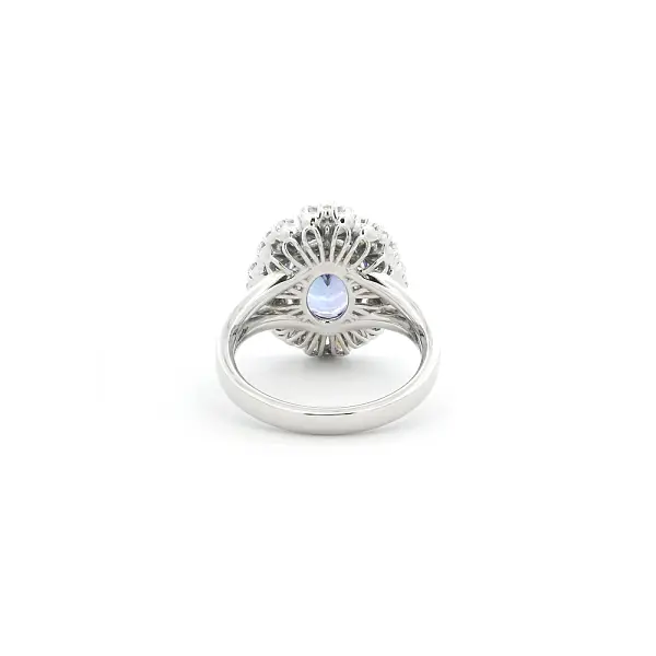 Weißgoldring mit Tansanit und Diamantkranz