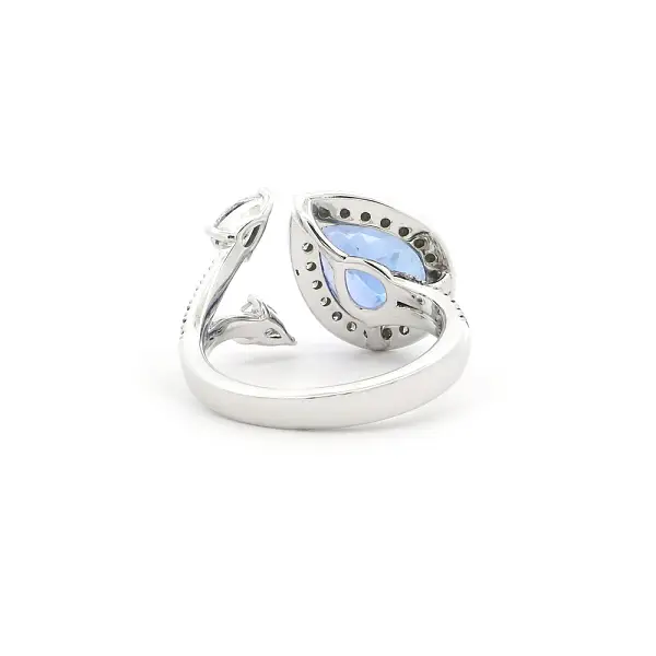 Weißgoldring mit tropfenförmigem Tansanit und Diamanten