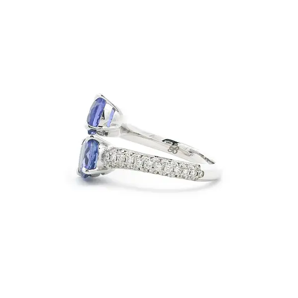 Weißgoldring mit zwei Tansaniten und Diamanten