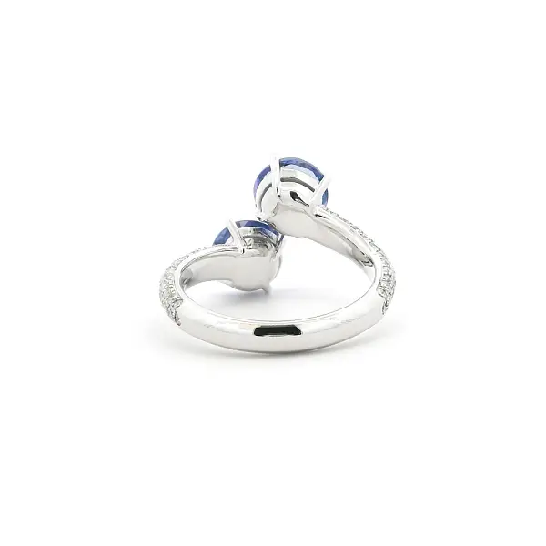 Weißgoldring mit zwei Tansaniten und Diamanten