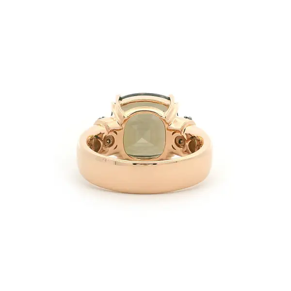 Ring aus Roségold mit grünem Turmalin und braunen Diamanten