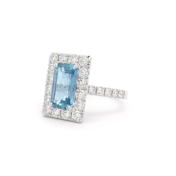 Weißgoldring mit Aquamarin und Diamanten